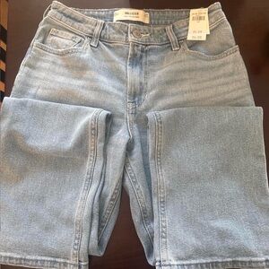 Hollister woman’s straight leg Jeans in Light Blue